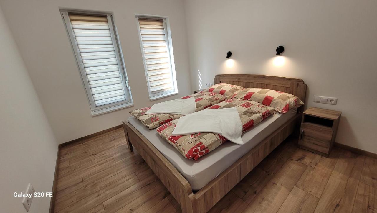 Zea Apartmanhaz Apartment Balatonfenyves Bagian luar foto
